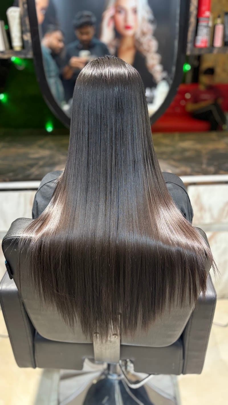 Omar Salon & Spa Bistupur