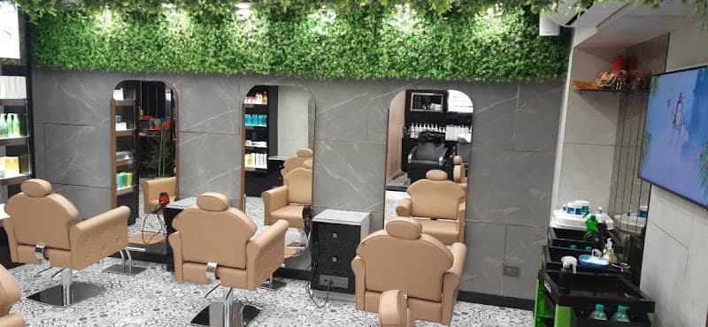 Black & White Professional Salon