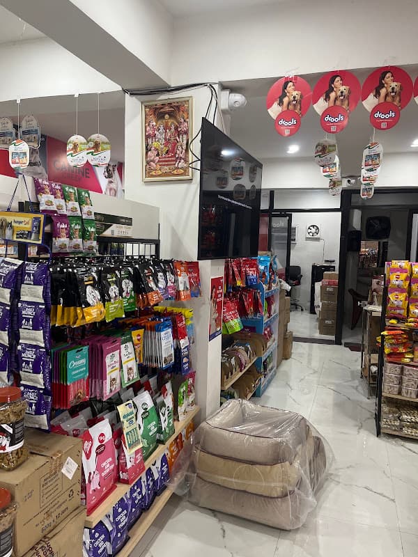 The pet shop treats & tailes